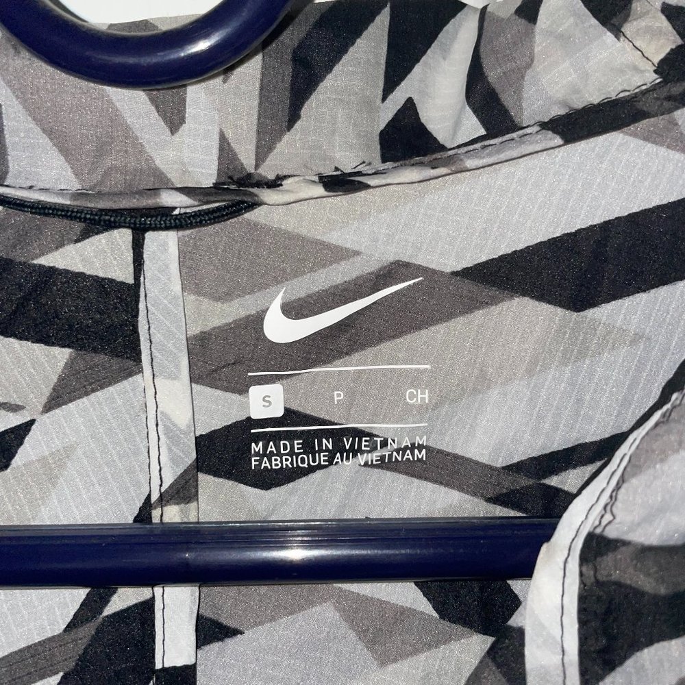 Nike Impossibly Light Running Jacket Small - image 2